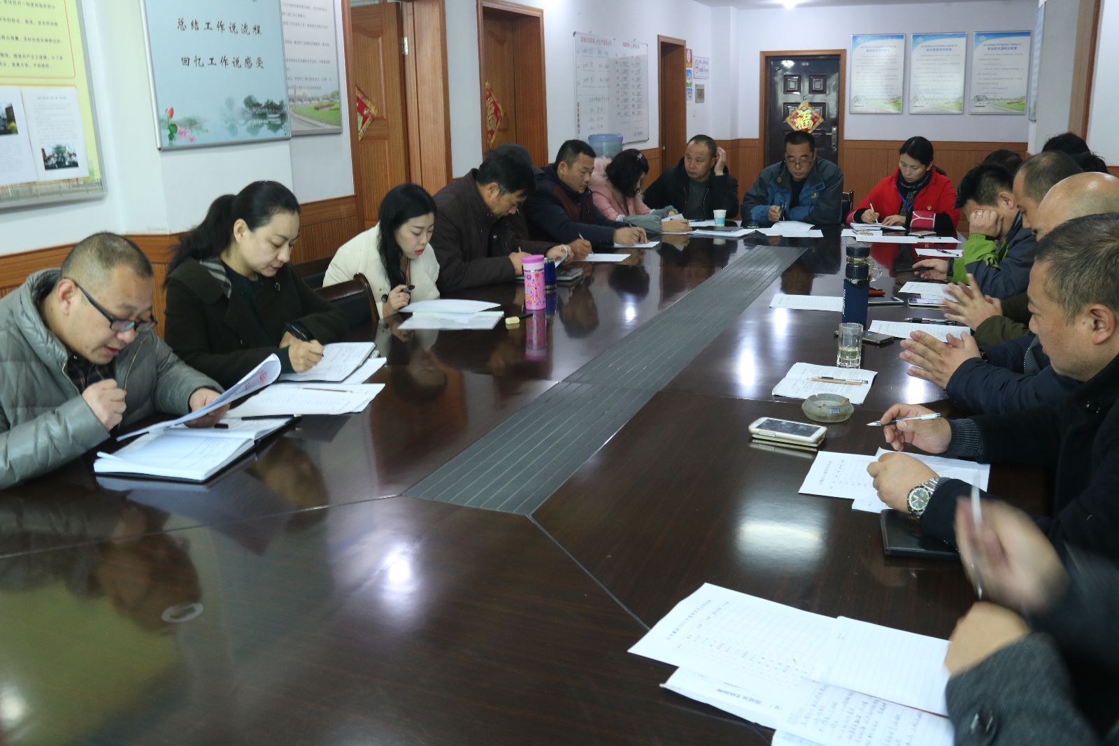 公交新浦公司黨支部組織學(xué)習黨的十八大會(huì )議精神