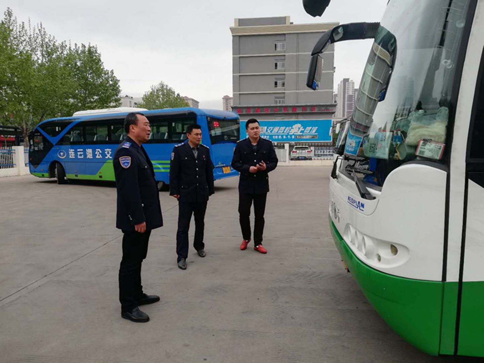 公交集團經(jīng)營(yíng)發(fā)展事業(yè)部開(kāi)展“五一”節前專(zhuān)項大檢查