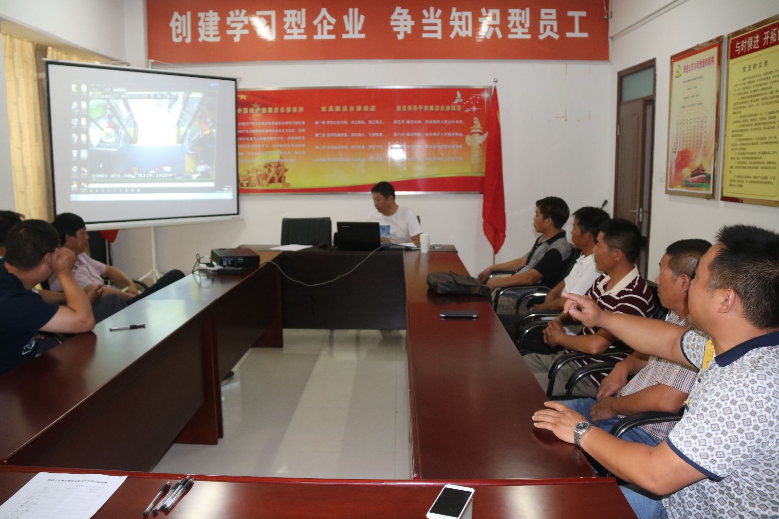 海通公交公司舉辦第2期重點(diǎn)駕駛員培訓班