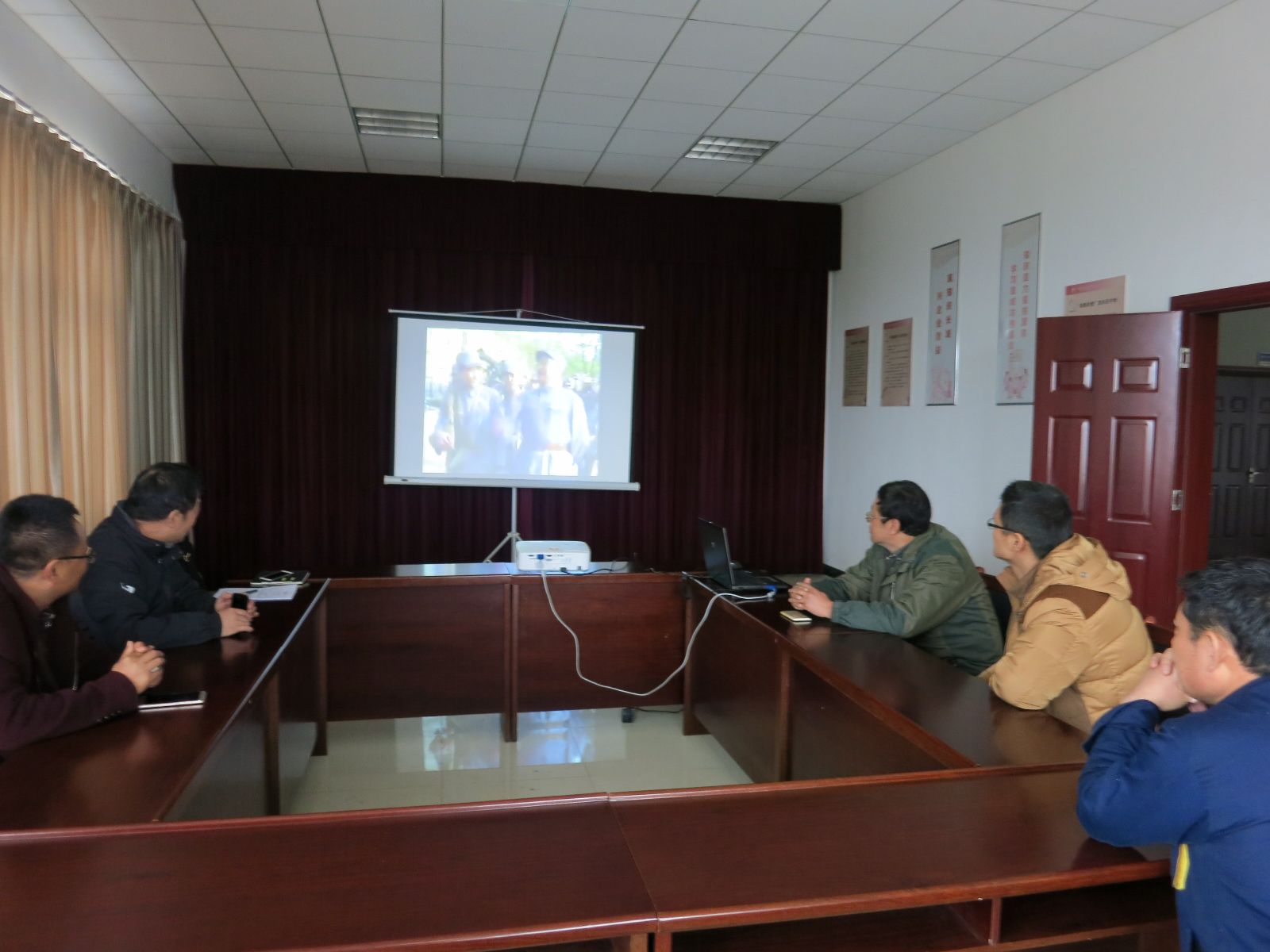 公交大浦廠(chǎng)組織黨員干部觀(guān)看《百團大戰》