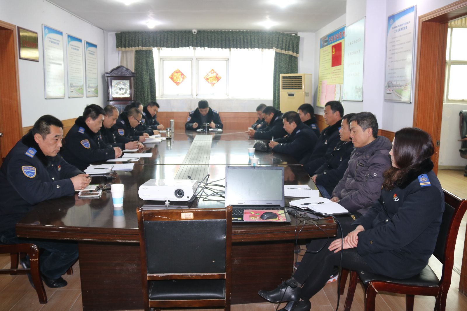 公交新浦公司黨支部召開(kāi)黨員大會(huì )