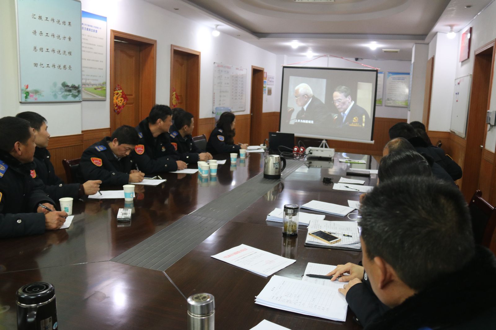 公交新浦公司開(kāi)展“兩學(xué)一做”學(xué)習教育活動(dòng)