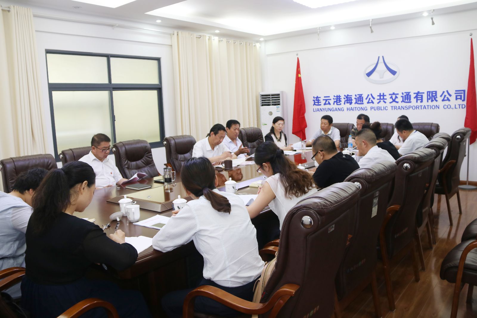 海通公交黨委開(kāi)展重溫《黨委會(huì )的工作方法》加強領(lǐng)導班子建設專(zhuān)題討論