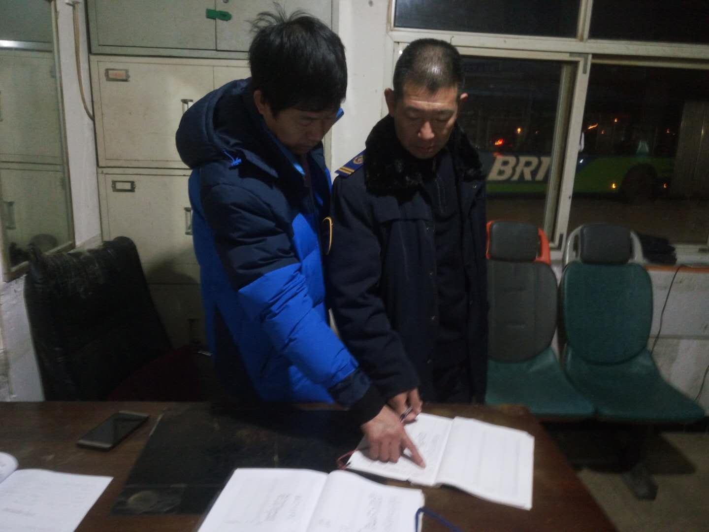 公交集團快速公司開(kāi)展車(chē)輛入冬專(zhuān)項安全大檢查