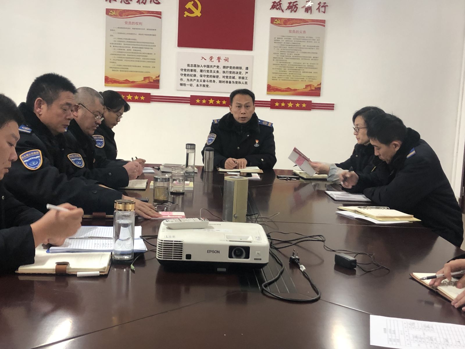 公交集團快速公交事業(yè)部召開(kāi)黨員學(xué)習筆記點(diǎn)評會(huì )