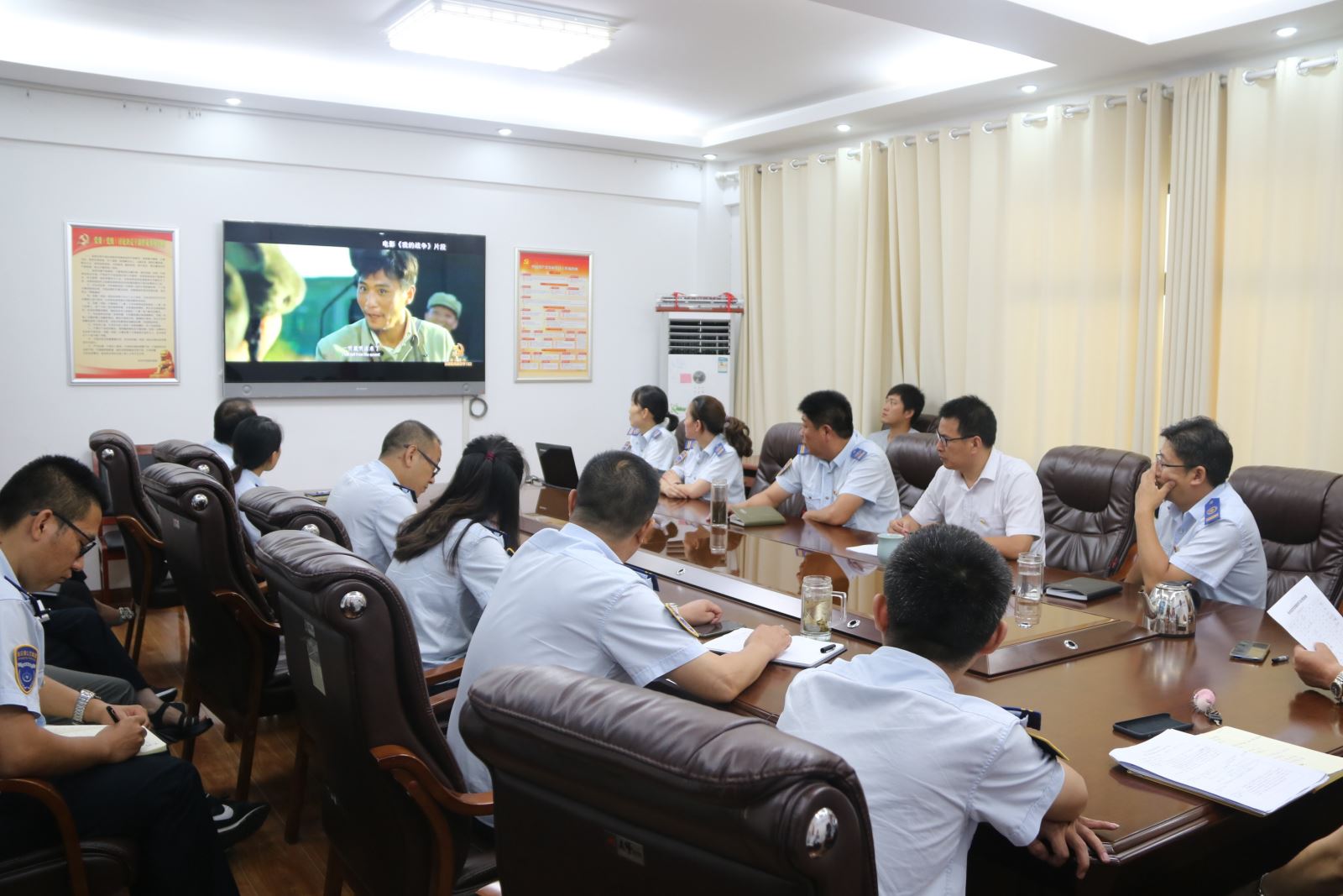 公交集團組織開(kāi)展黨員固定學(xué)習日活動(dòng)