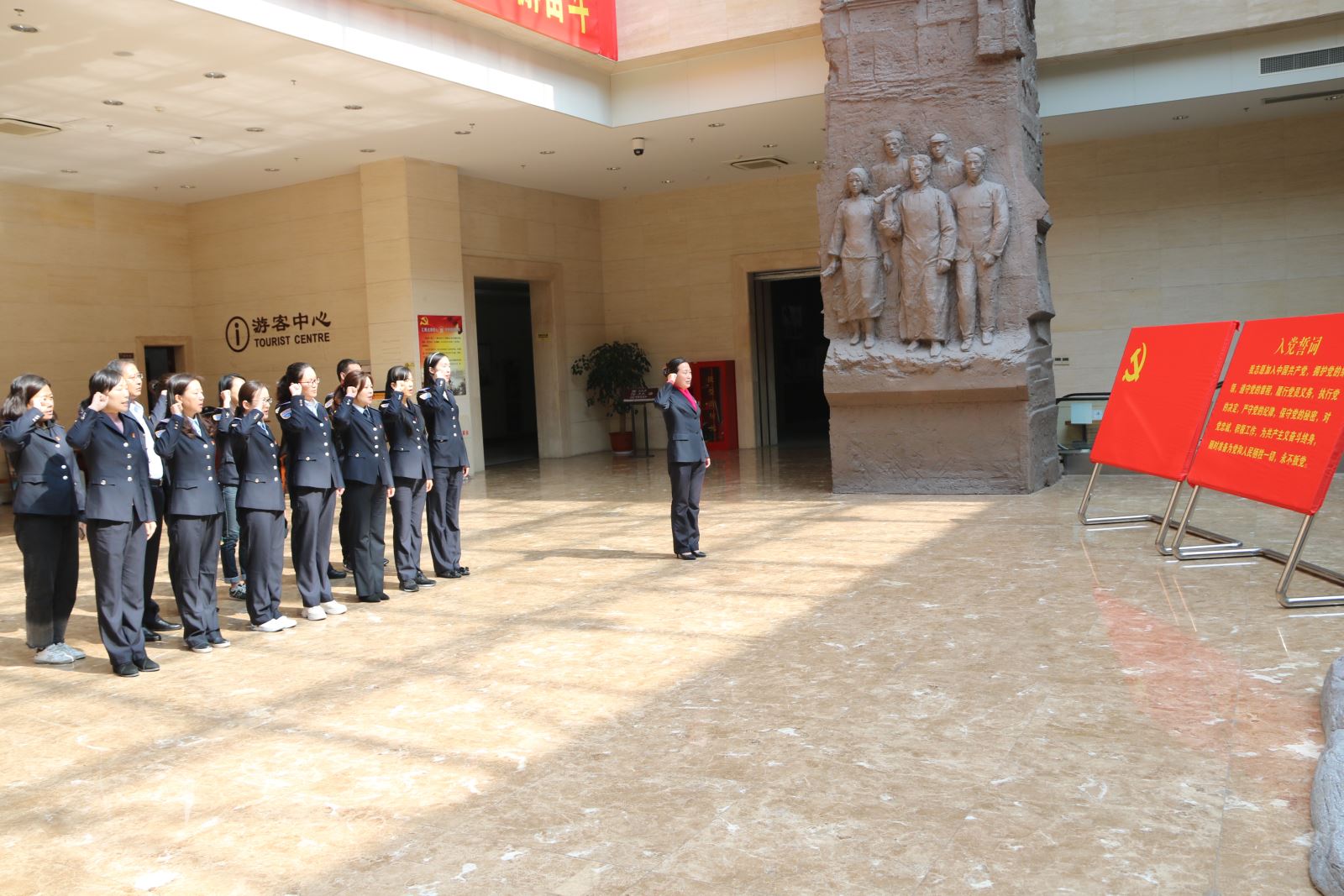 公交集團機關(guān)黨總支開(kāi)展“不忘初心，牢記使命“革命傳統教育——組織黨員參觀(guān) 市革命紀念館