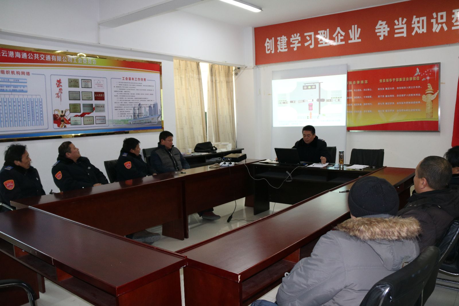 公交集團舉辦第1期重點(diǎn)駕駛員培訓班