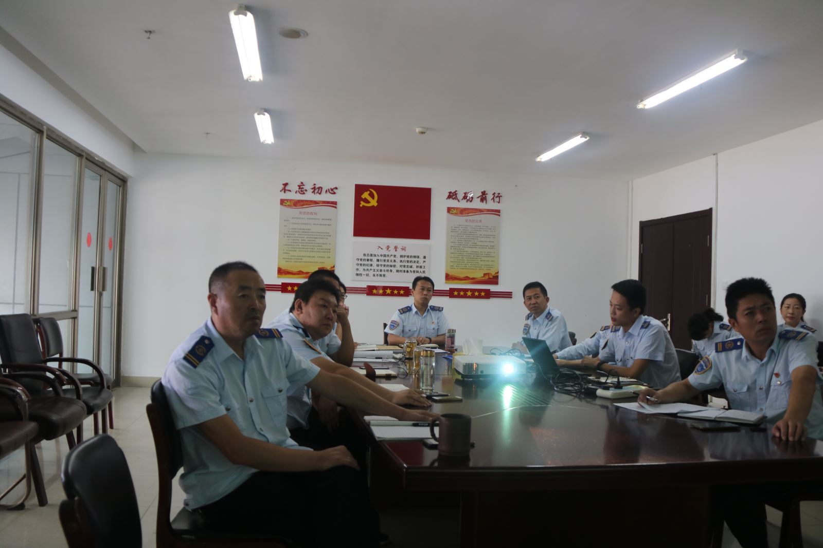 公交集團快速公交公司開(kāi)展國慶節廉政約談活動(dòng)