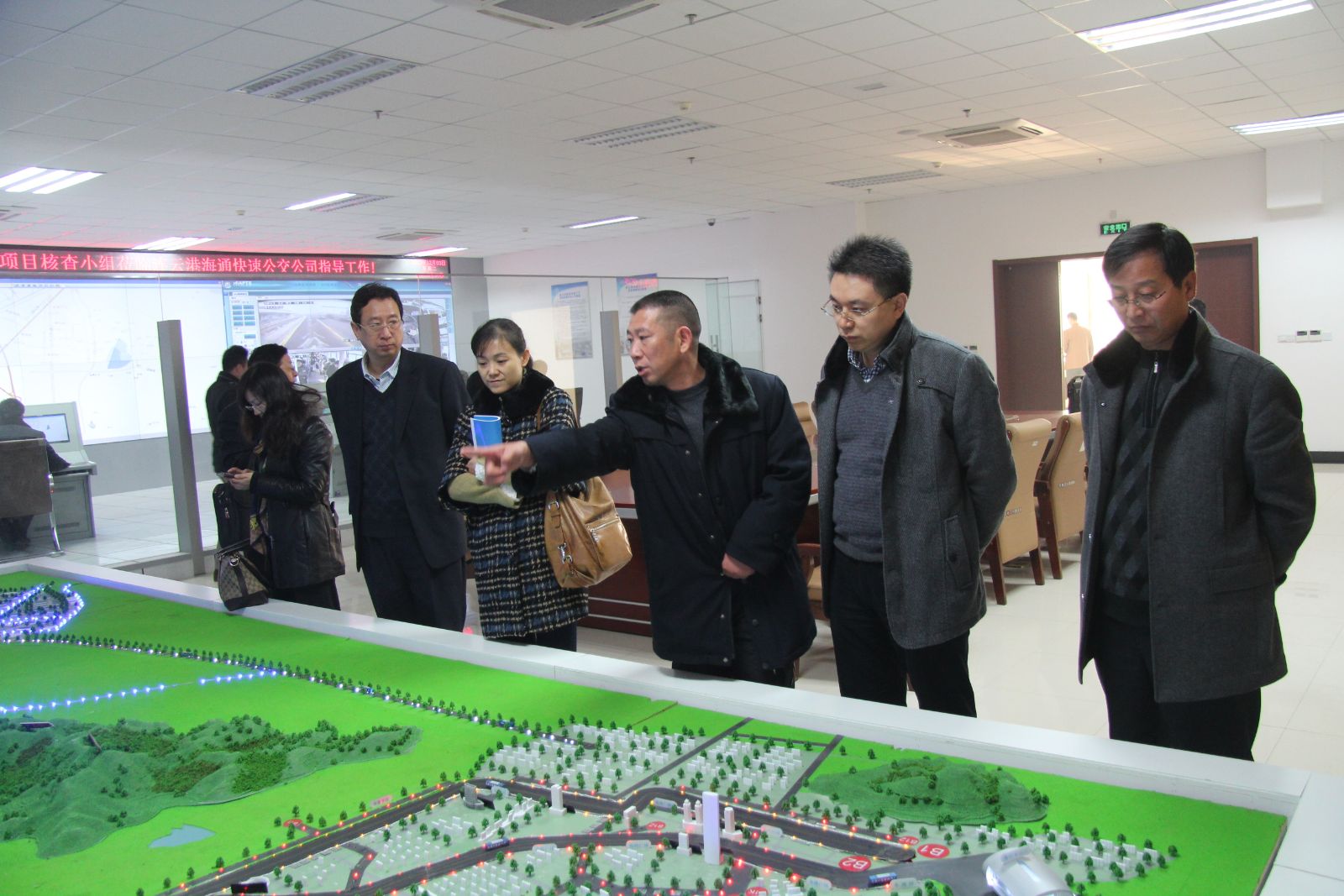 省交通運輸行業(yè)綠色循環(huán)低碳示范項目檢查小組蒞臨海通公交BRT公司指導工作