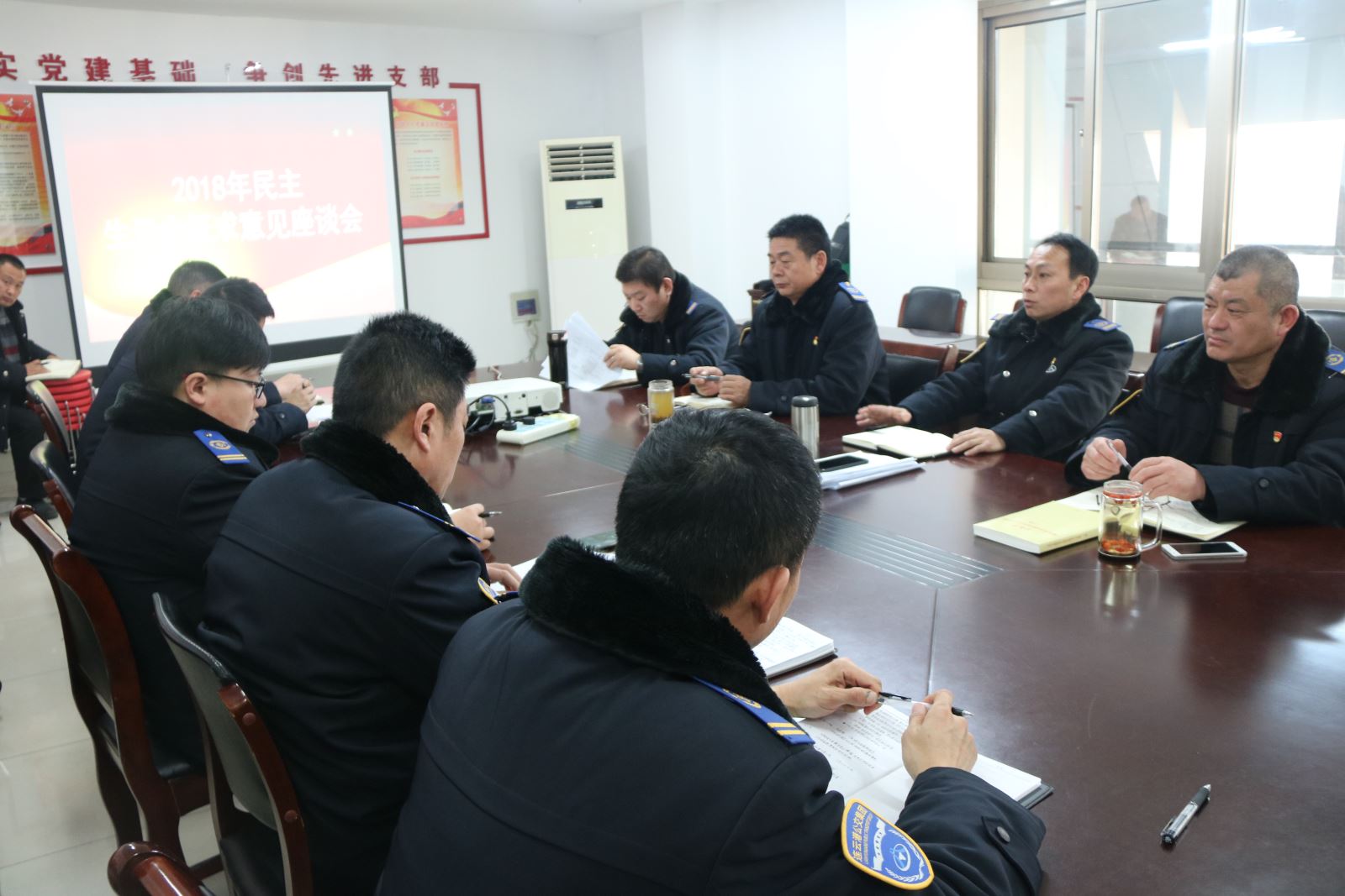 公交集團快速公交事業(yè)部開(kāi)展民主生活征求意見(jiàn)座談會(huì )