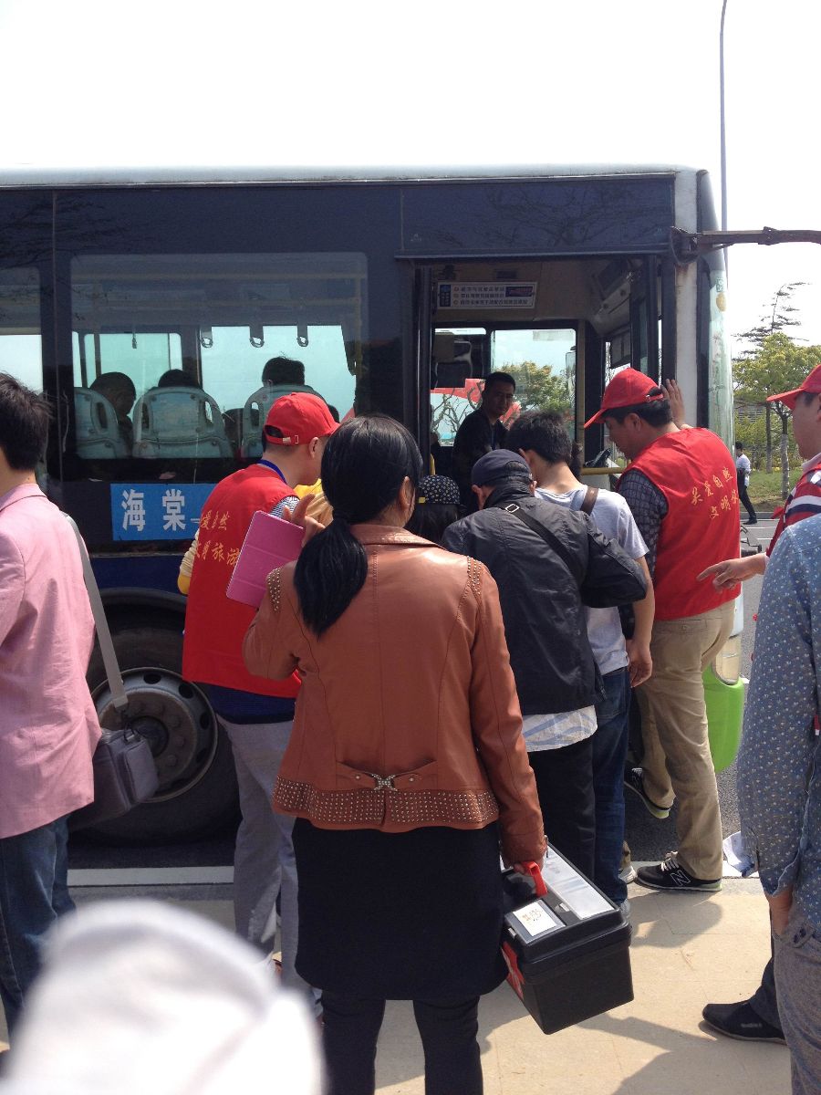 東部公司“五一”期間積極參加連云區志愿者活動(dòng)