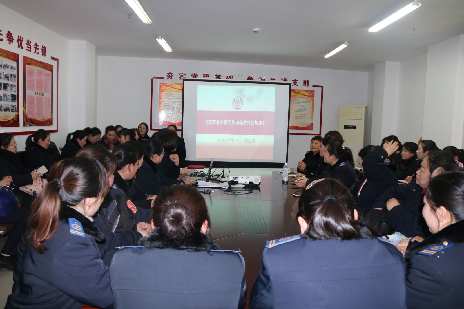 公交集團快速公交事業(yè)部開(kāi)展女職工培訓提高女職工整體素質(zhì)