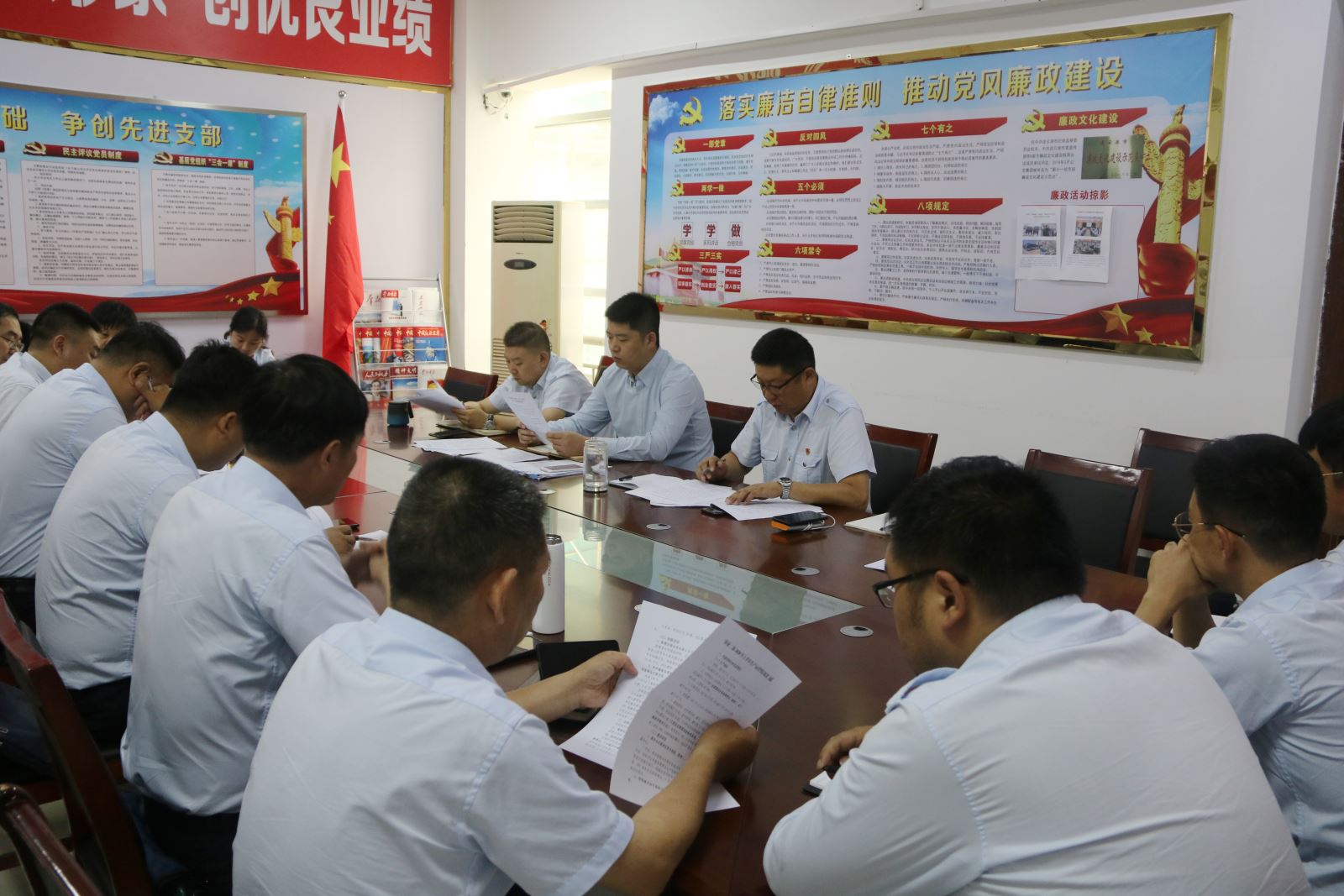 公交集團召開(kāi)高、中考運輸保障會(huì )議