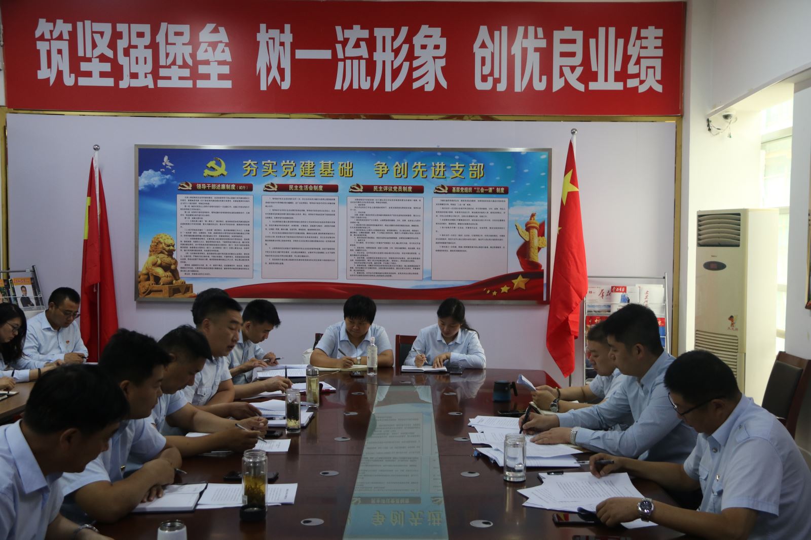 公交集團召開(kāi)2020年上半年生產(chǎn)運營(yíng)會(huì )