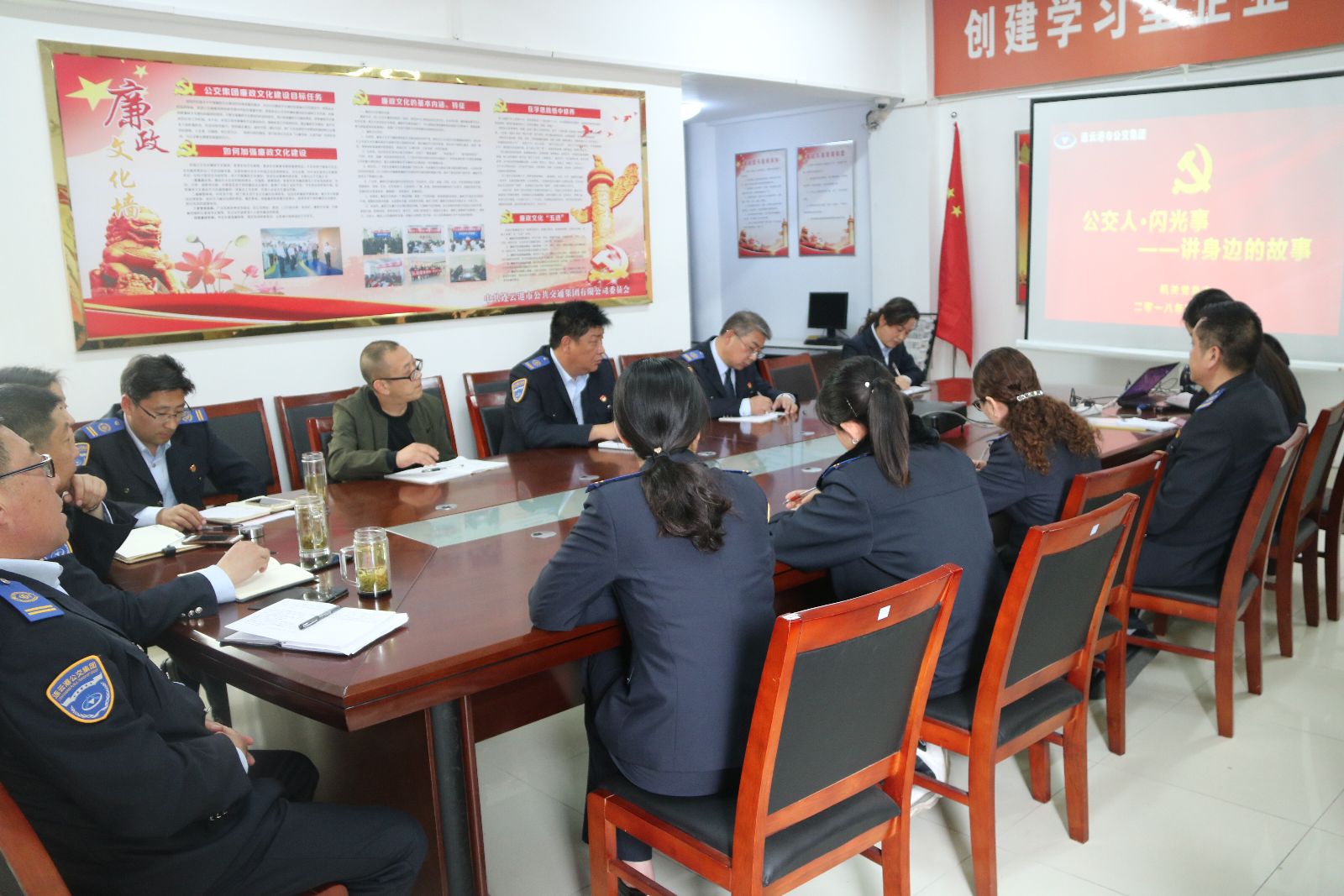 公交人、閃光事—公交集團機關(guān)支部開(kāi)展“講身邊故事”活動(dòng)