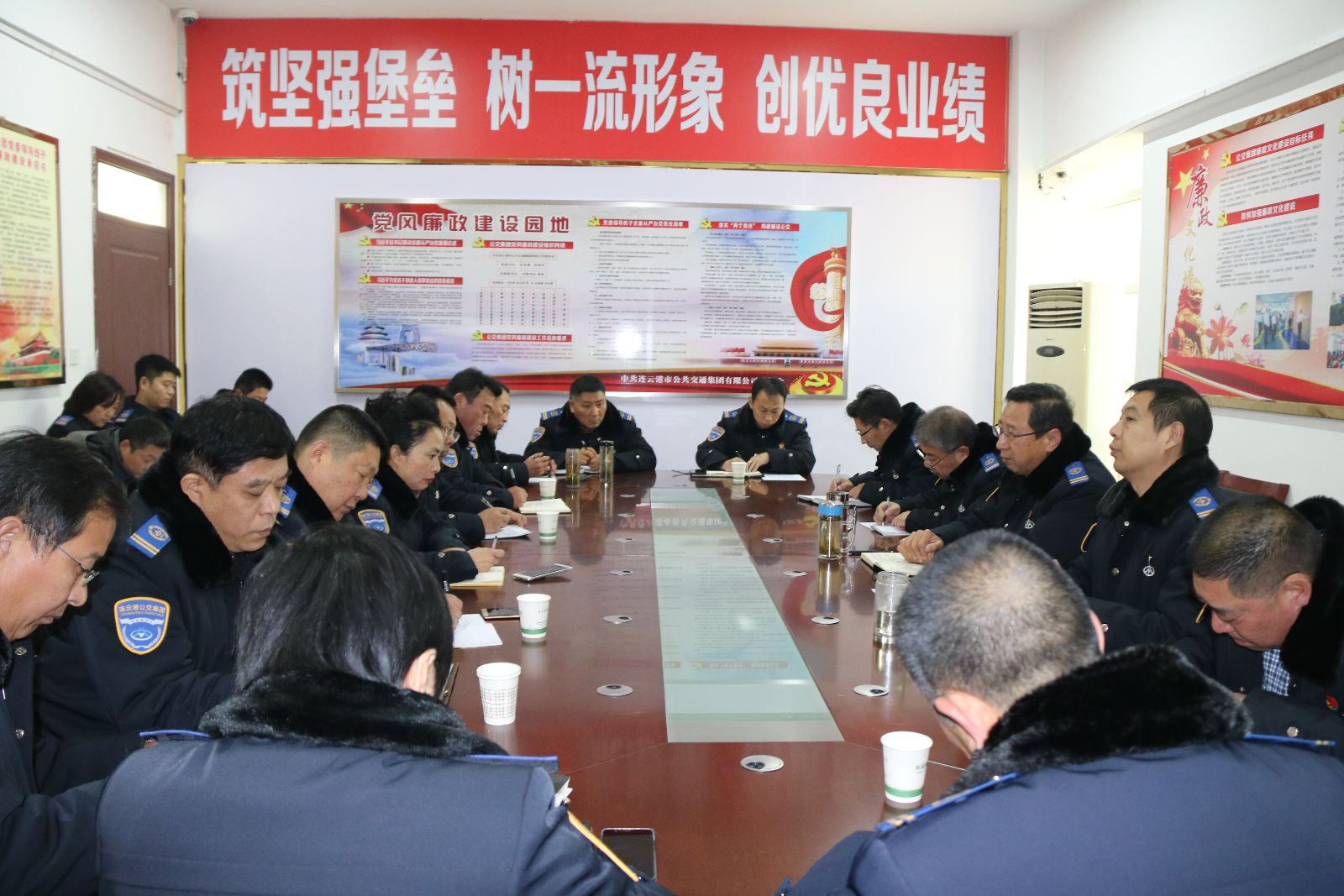 公交集團召開(kāi)安全生產(chǎn)緊急會(huì )議