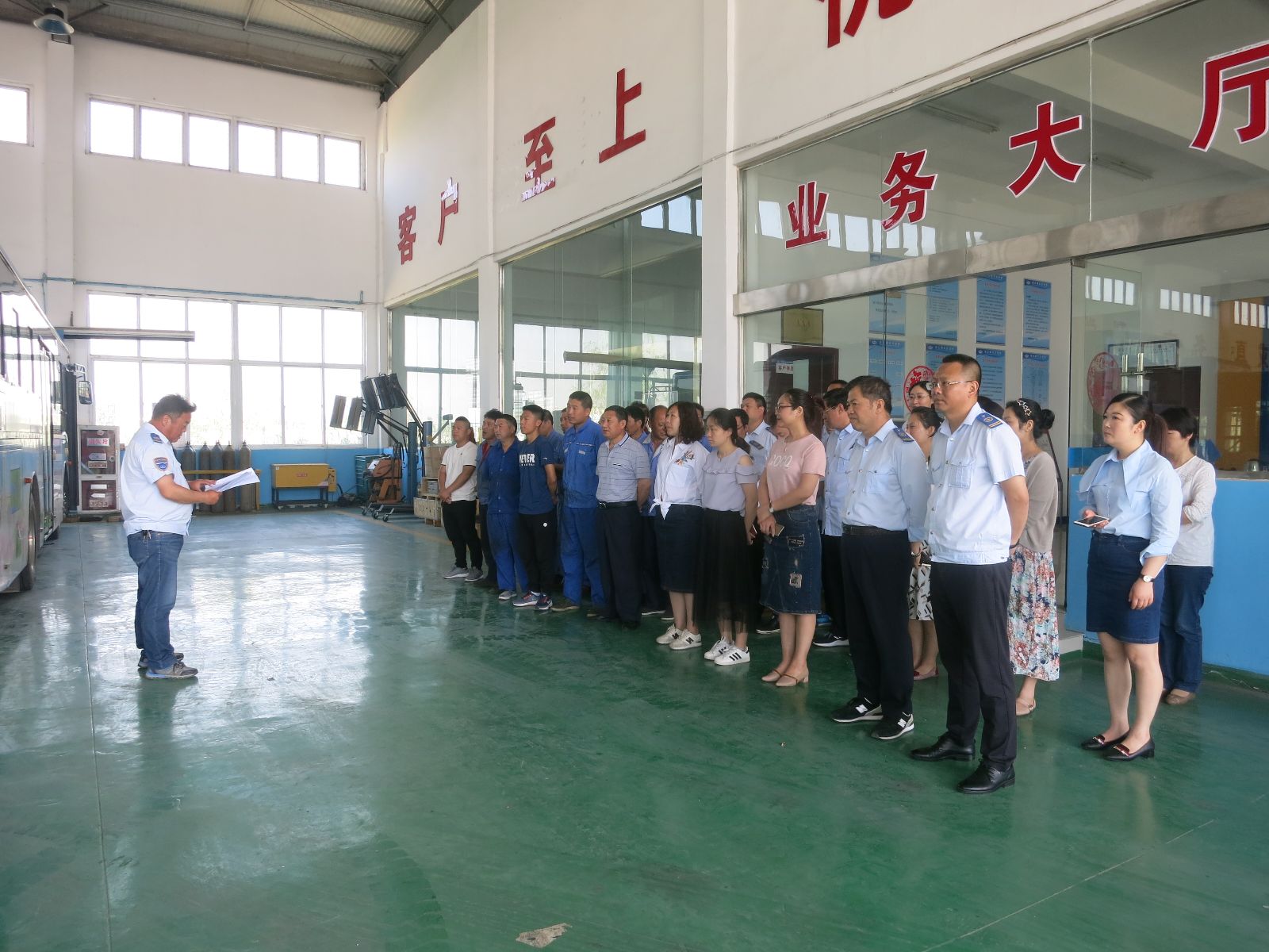 公交汽服公司開(kāi)展2018年“安全生產(chǎn)月”動(dòng)員會(huì )