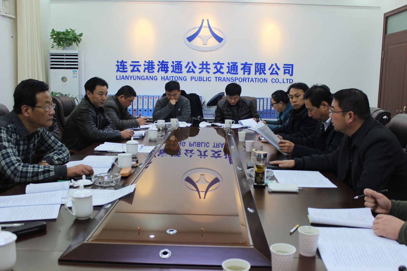 集團安全生產(chǎn)目標管理考核小組蒞臨海通公交檢查