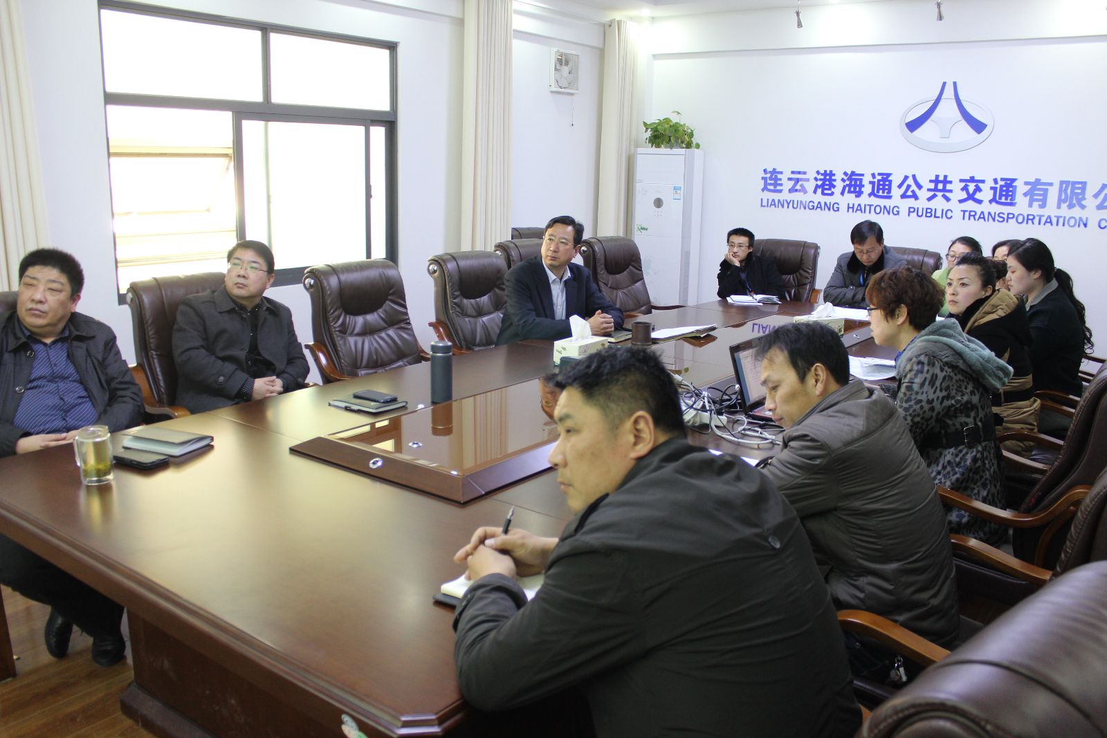 海通公交召開(kāi)安全標準化創(chuàng  )建第一階段總結會(huì )議