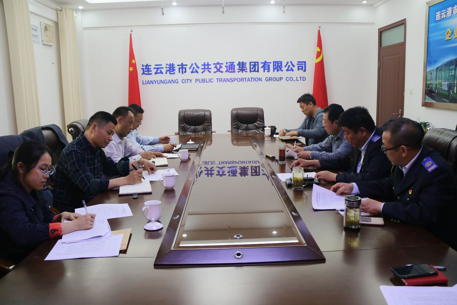 市安委會(huì )檢查指導公交集團安全工作