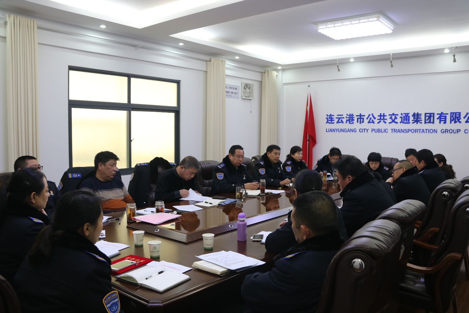 公交集團召開(kāi)支部書(shū)記例會(huì )