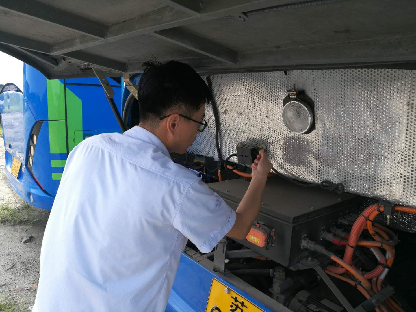 公交集團開(kāi)展機務(wù)檢查確保開(kāi)學(xué)季運營(yíng)安全