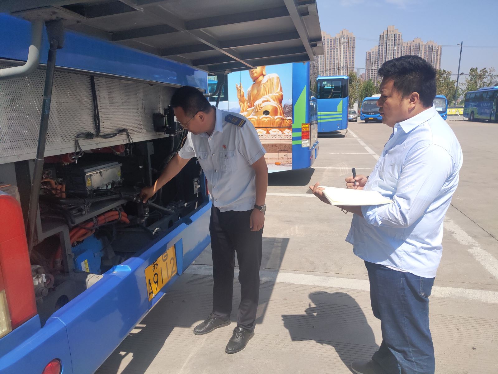 公交集團機務(wù)技術(shù)事業(yè)部開(kāi)展國慶車(chē)輛安全技術(shù)狀況專(zhuān)項大檢查工作