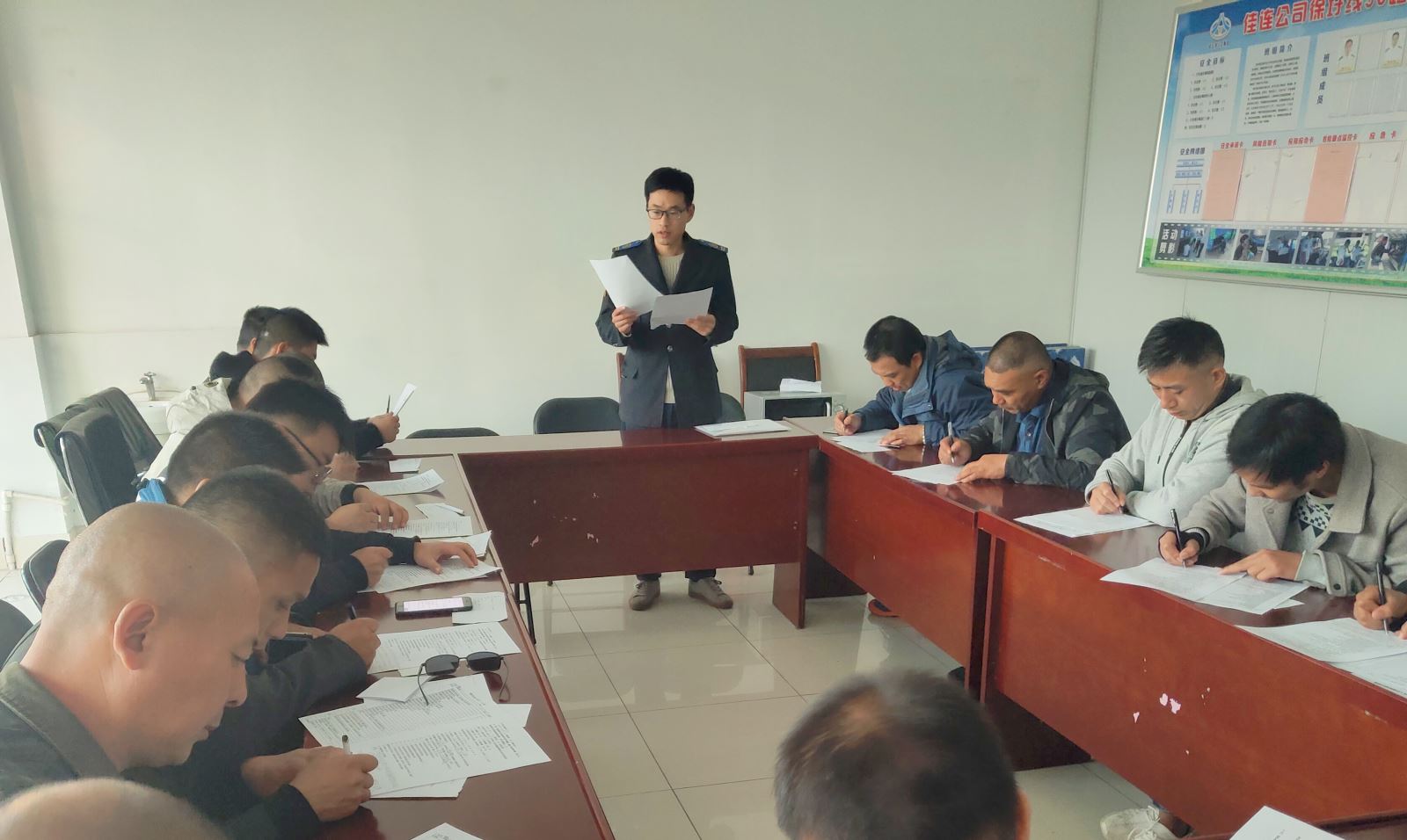 公交集團機務(wù)技術(shù)事業(yè)部對新進(jìn)駕駛員進(jìn)行崗前機務(wù)培訓