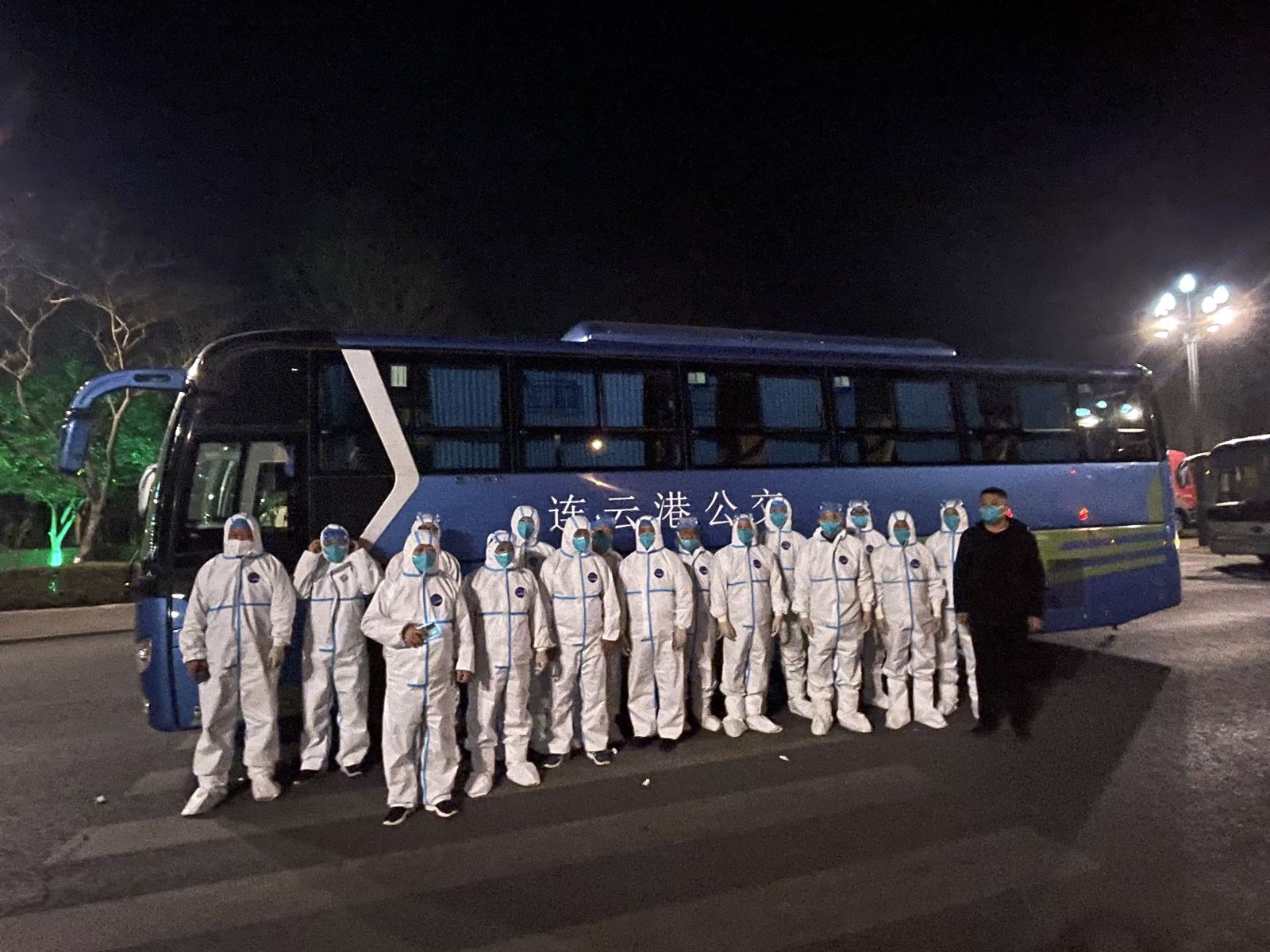 打響抗疫阻擊戰，公交集團首批轉運車(chē)輛正式啟用