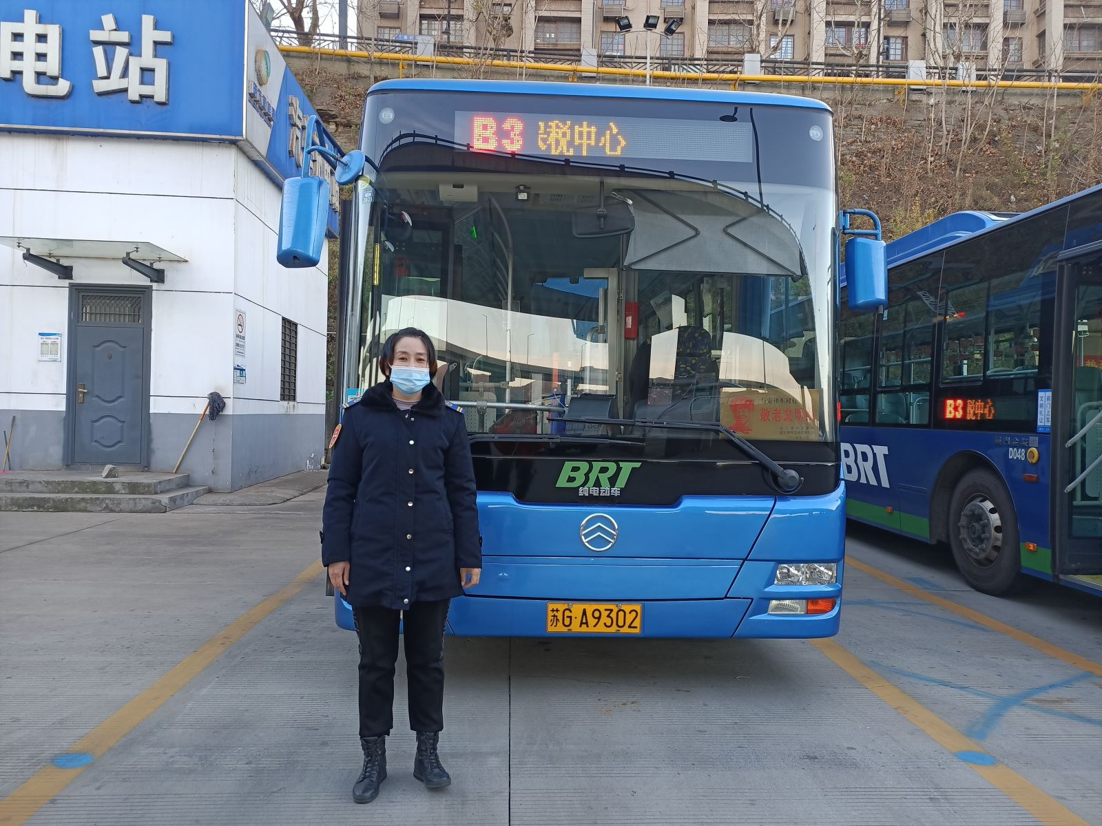 快速公交事業(yè)部B3線(xiàn)駕駛員周建平拾金不昧獲乘客感謝