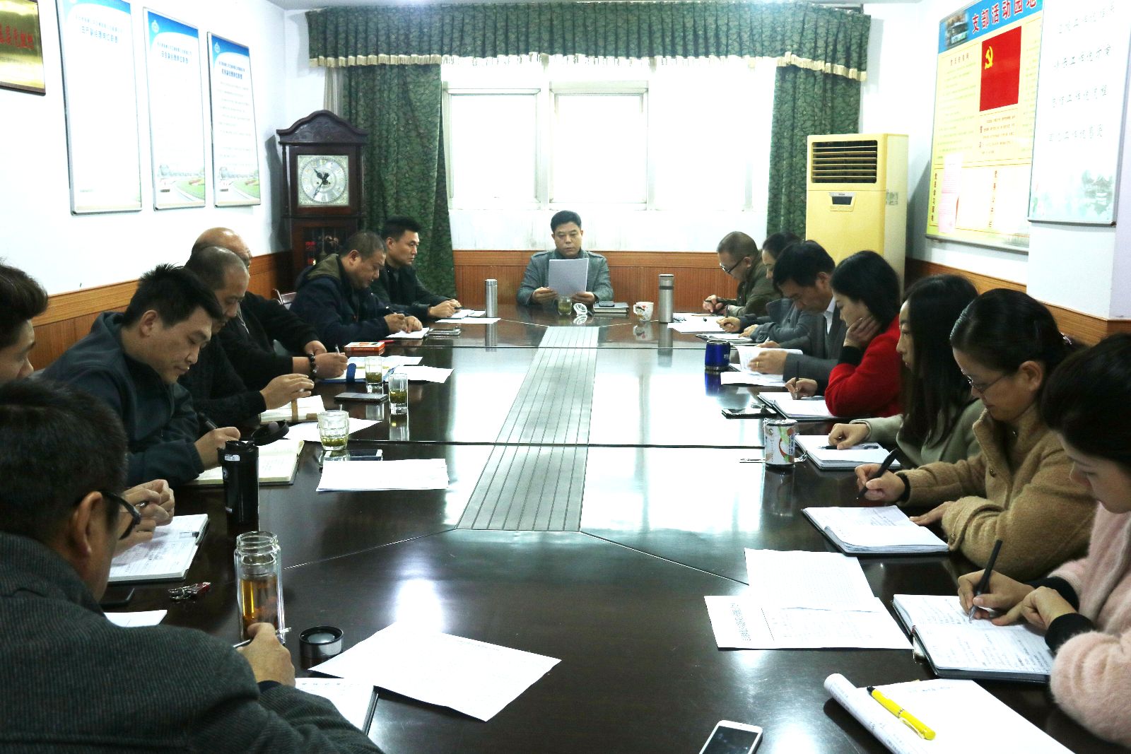 公交新浦公司開(kāi)展《駕駛員營(yíng)運服務(wù)規范》（試行）再動(dòng)員會(huì )議