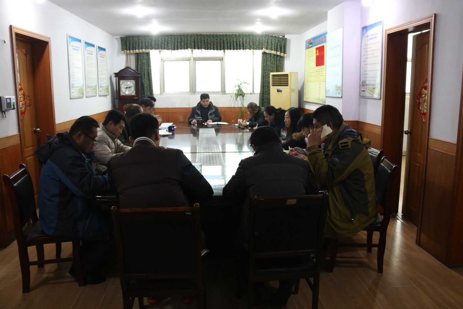 公交新浦公司召開(kāi)惡劣天氣緊急會(huì )議