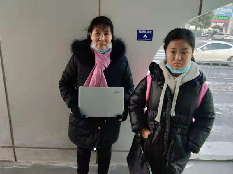 快速公交事業(yè)部站務(wù)員朱海瑞幫助乘客找回丟失的筆記本電腦獲感謝