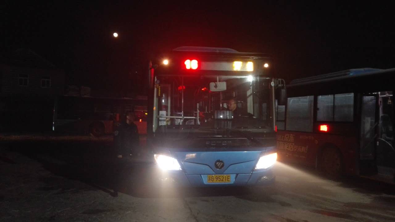 春運第一天，公交海州公司認真做好發(fā)車(chē)前的安全交待工作