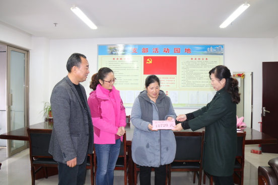 公交海州公司為困難員工家庭捐款獻愛(ài)心