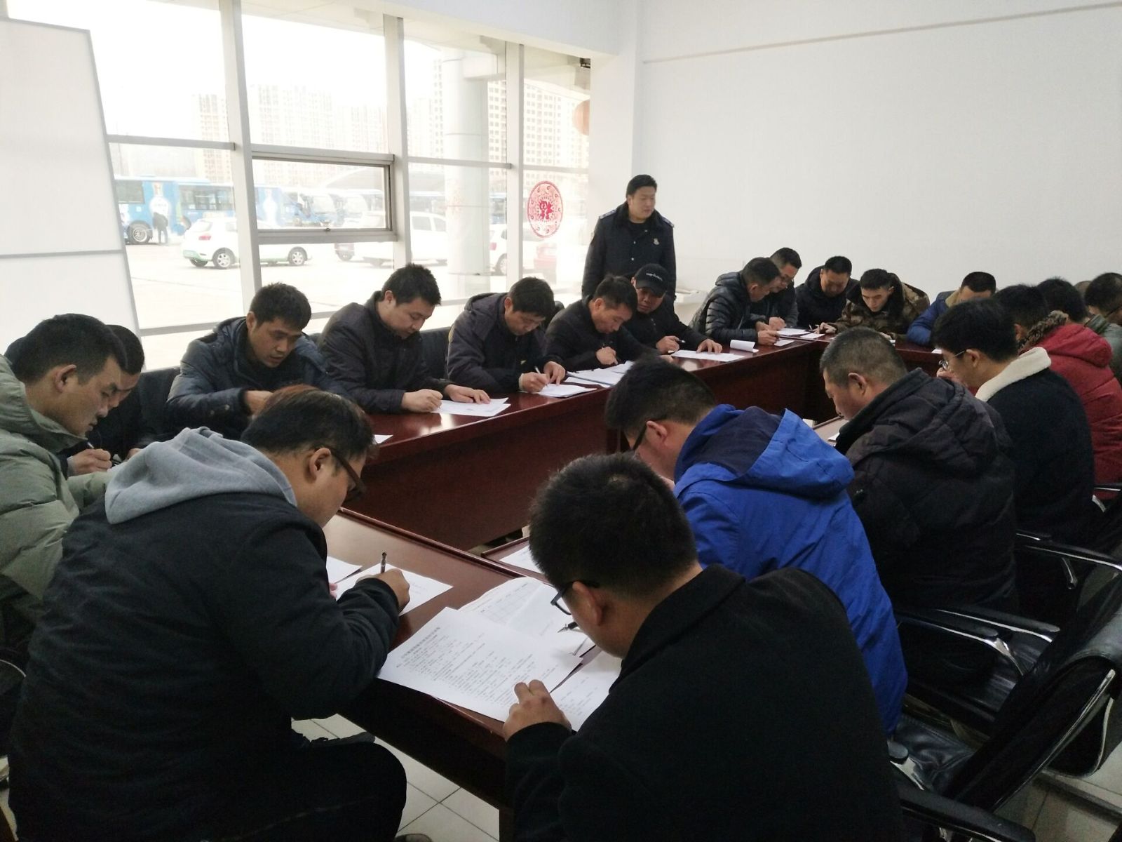 公交集團機務(wù)技術(shù)部對新進(jìn)駕駛員進(jìn)行崗前機務(wù)培訓