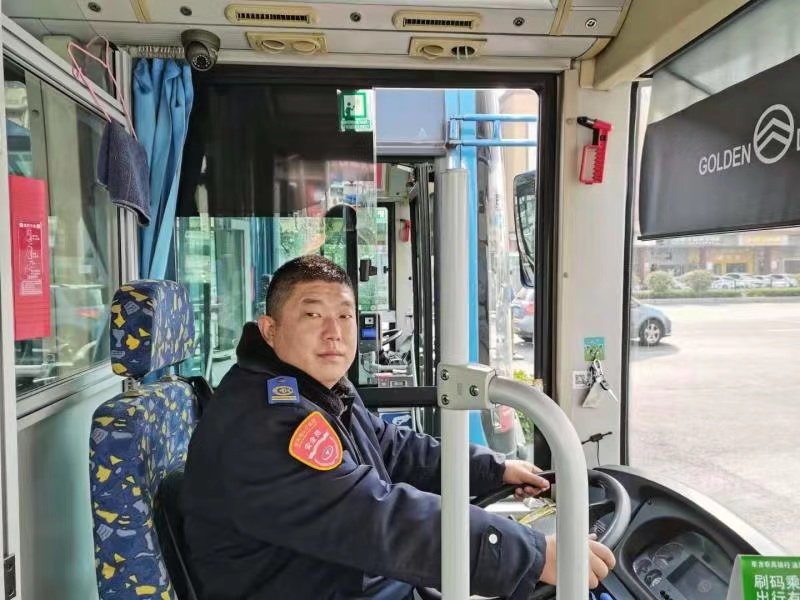 快速公交事業(yè)部駕駛員程健歸還乘客丟失的手機獲感謝