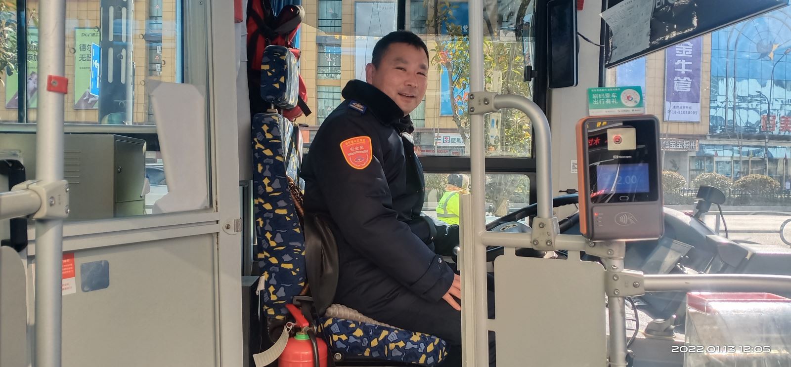 快速公交事業(yè)部B1K線(xiàn)駕駛員程德生拾金不昧獲感謝